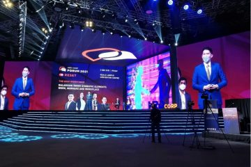 Michael Teoh on stage